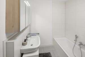 Luxuriöse 2-Zimmer-Wohnung mit Balkon und Garage in Villingen-Schwenningen – Im Neckarpark 41, 78056 Schwenningen, Villingen-Schwenningen – Vorschaubild 3