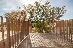 Maisonette-Wohnung mit 2 Balkonen | Einbauküche | Bad mit Wanne & Dusche | Aufzug | Sauna