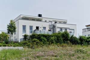Moderne hochwertige 3 ZW im 1. OG eines KFW-55 Hauses mit EBK, Balkon und TG-Stellplatz mit Wallbox – Die vollständige Adresse der Immobilie erhältst du vom Anbieter., 71229 Leonberg – Vorschaubild 2