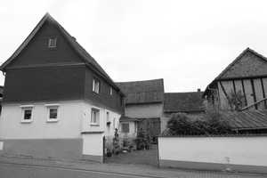 Idyllisches Landleben: Gepflegtes Bauernhaus mit Pferdestall, Scheune und großem Garten in Blasbach! – Lahn-Dill-Kreis – Vorschaubild 1