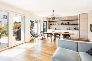 Exklusiv und effizient: Bezugsfertige 4 -Zimmer-Wohnung mit Terrasse, Garten und Top-Energieklasse