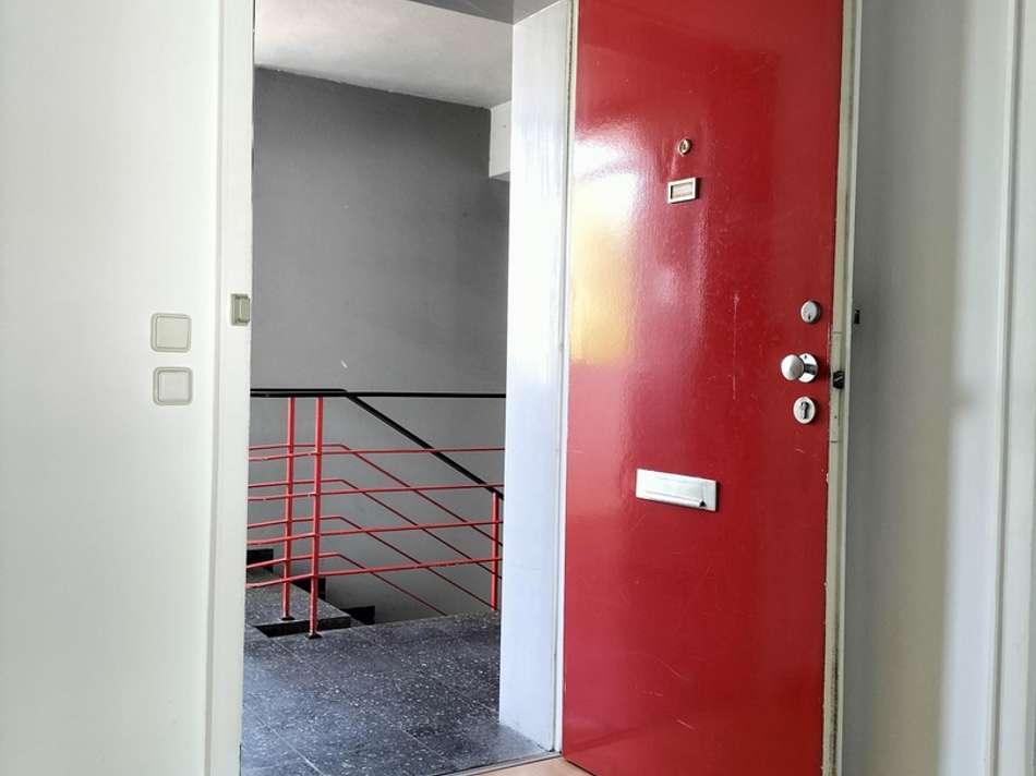 Flur_ Blick in das Treppenhaus