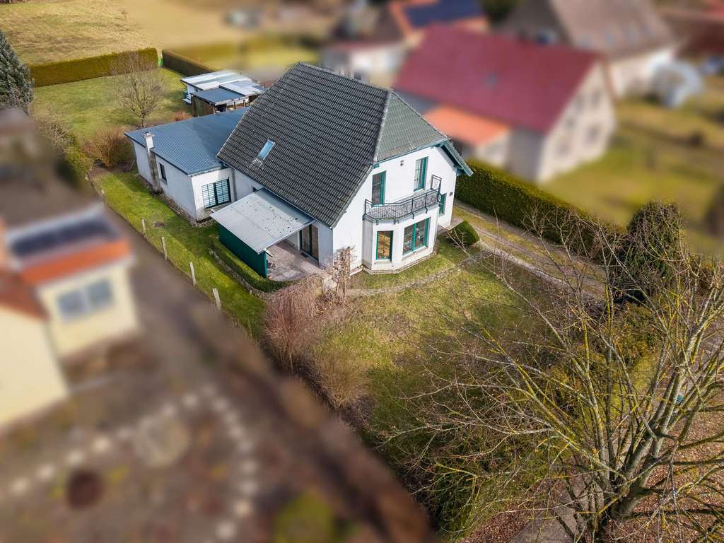 Immobilie in Märkisch Linden - KENSINGTON - EXKLUSIV -  Wohnensemble: Einfamilienhaus und Bungalow auf großzügigem Grundstück - Bild 1