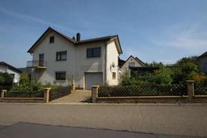 Gemütliches Wohnhaus mit Garage u. Nebengebäude ~ neue Heizung ...