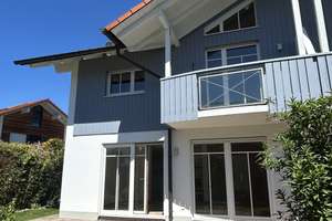 1a ausgestattete DHH Bruckmühl mit Garage und Stellplatz – Die vollständige Adresse der Immobilie erhältst du vom Anbieter., 83052 Bruckmühl – Vorschaubild 1
