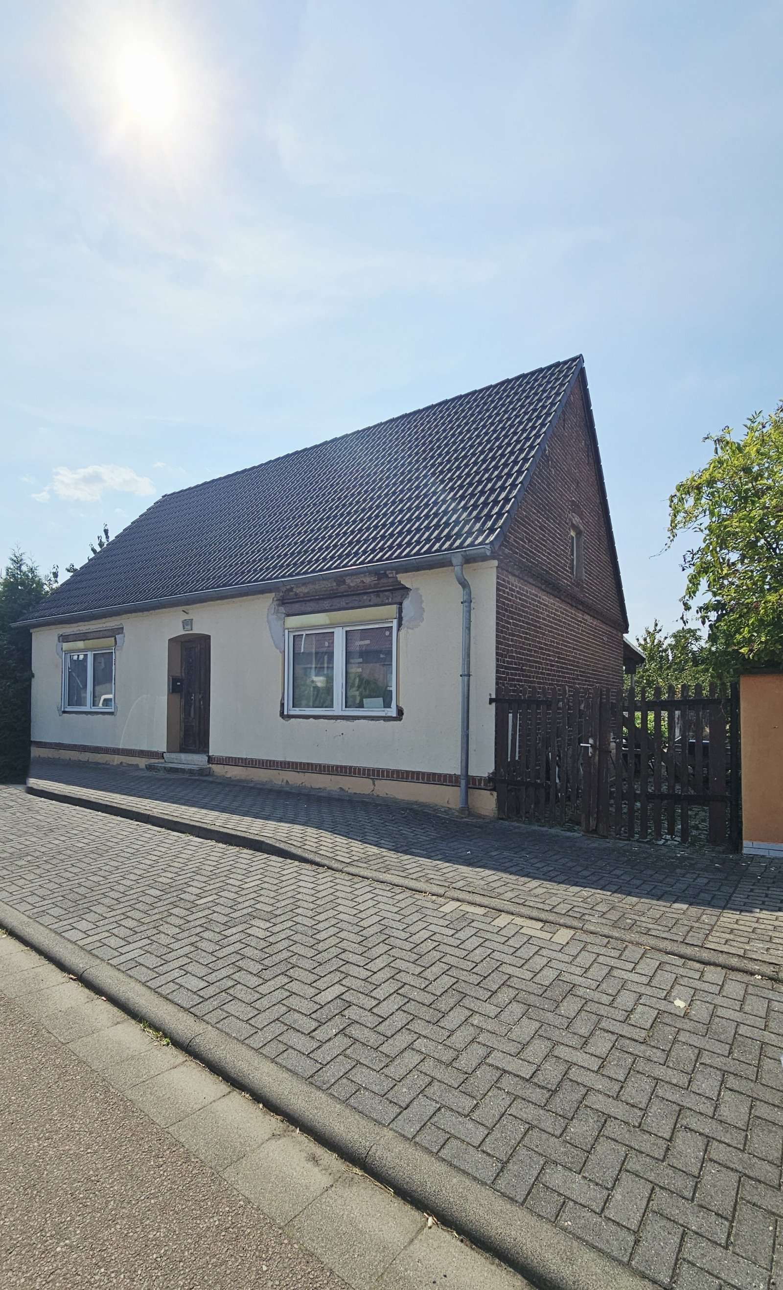 teilsaniertes Einfamilienhaus in Vockerode, Wittenberg Kreis – Bild 1