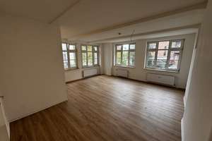 Helle großzügige Wohnung mit idealer Lage