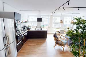 Urban Living: Möbliertes Zimmer mit eigenem Privatbad – Graf-Adolf-Straße 43, 40210 Friedrichstadt, Düsseldorf – Vorschaubild 2