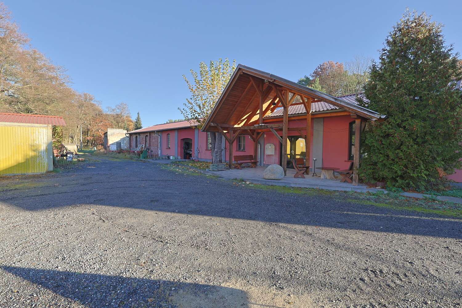 Vielseitiges Hofensemble mit Wellnessbereich | Wohn & Gewerbeflächen auf 7.500 m² Grund, Oberhavel Kreis – Bild 1