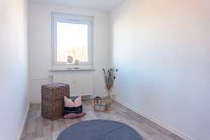 Nahe Grünanlage gelegene 3-Raum-Wohnung mit Balkon – Altenhainer Str. 33b, 9126 Bernsdorf, Chemnitz – Vorschaubild 3
