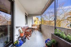 Ruhige 3-Zi.-Wohnung mit Süd-Balkon & TG-Stellplatz in zukünftig sanierter Wohnanlage – Haunstetten – Die vollständige Adresse der Immobilie erhältst du vom Anbieter., 86179 Haunstetten-Nord, Augsburg – Vorschaubild 2