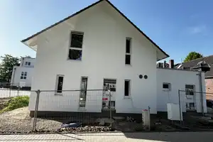 Modernes und ökologisch nachhaltiges Einfamilienhaus mit Einliegerwohnung! – Agnes-Derichsweiler-Straße 1, 41540 Neuss (Rhein-Kreis) – Vorschaubild 2
