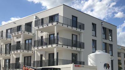 NEUWERTIGE  ATTRAKTIVE 3-ZIMMERWOHNUNG MIT BALKON UND TOLLER AUSSICHT
