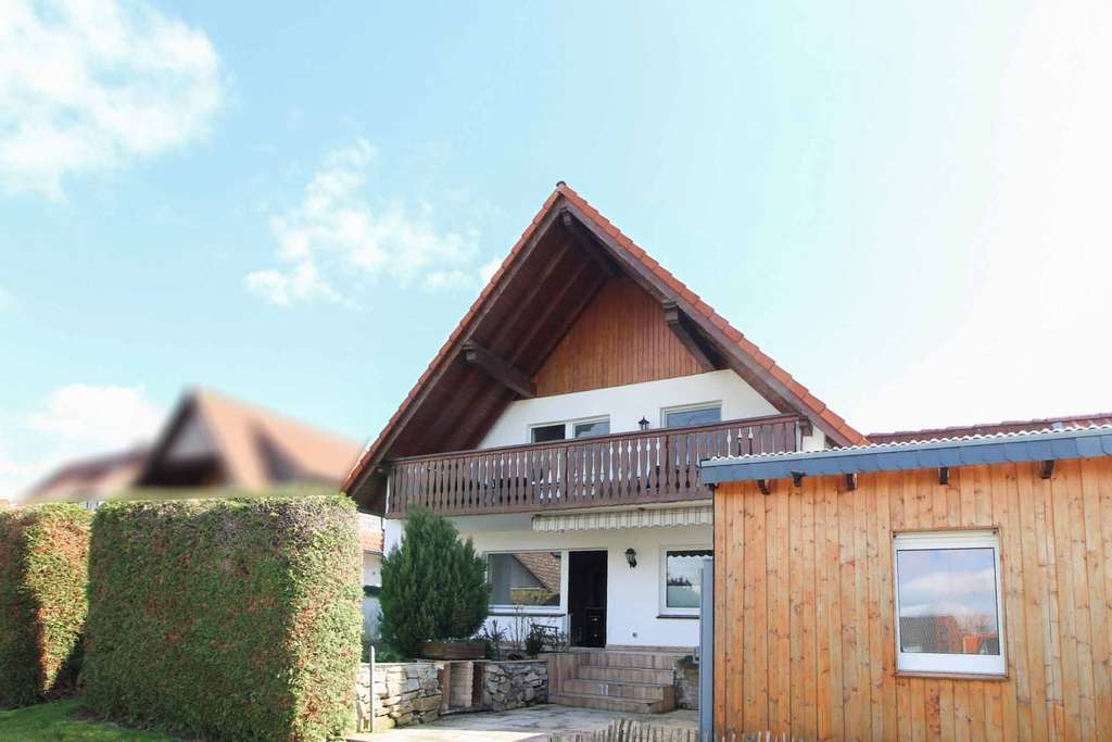 Immobilie in Steinheim - Großzügiges Wohnhaus mit bezugsfreiem Erdgeschoss und Bauplatzpotenzial - Bild 2