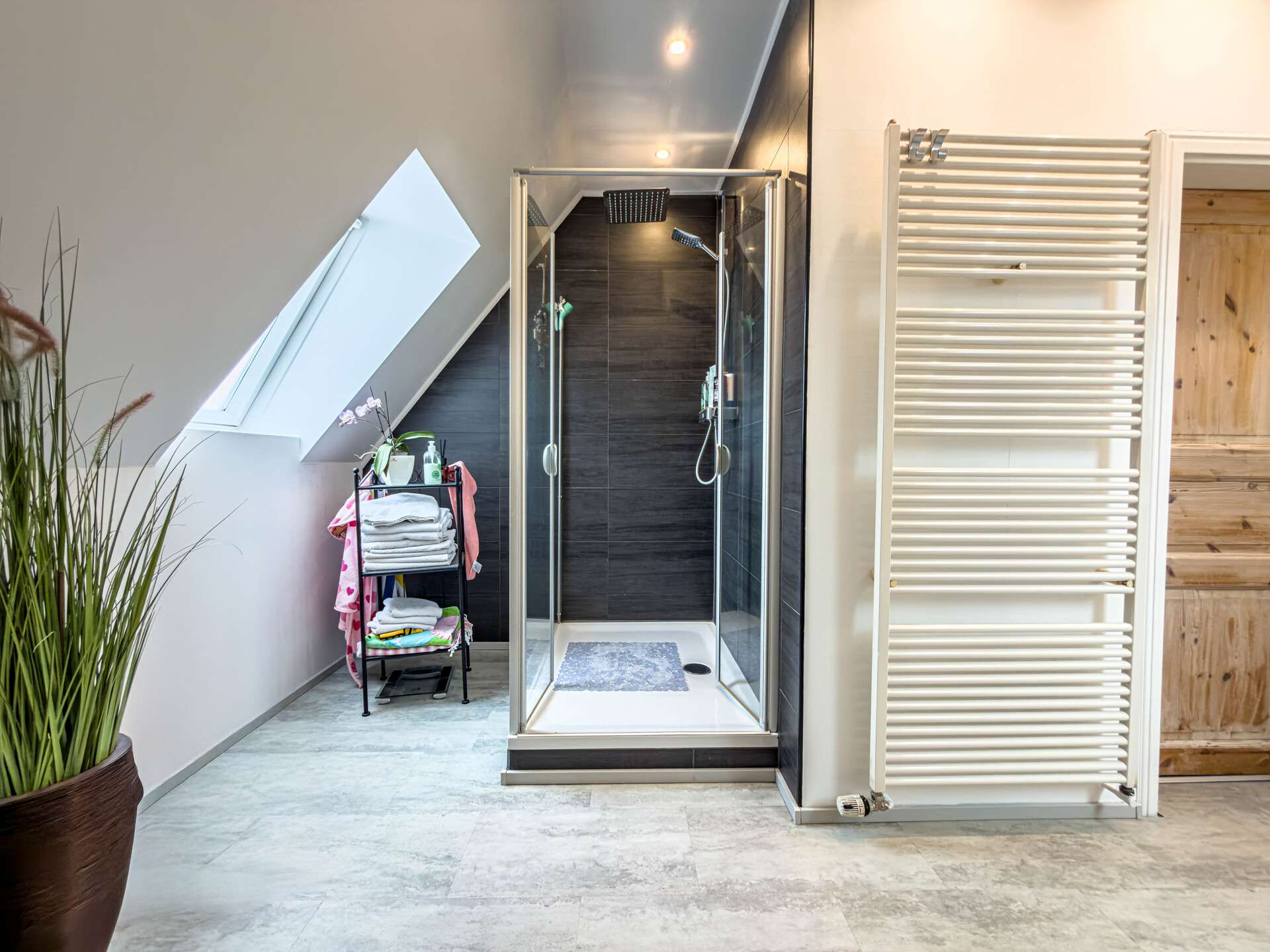 Immobilie in Nordenham - Idyllisches Zuhause mit großem Garten, Kaminwärme und eigener PV-Anlage - Bild 3