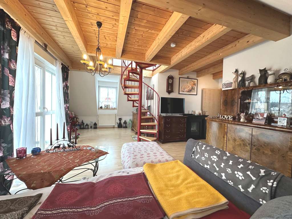 Immobilie in Kirchseeon - Investieren mit Komfort: sehr gepflegte 3-Zimmer-Galeriewohnung, zwei Balkone, stabile Miete! - Bild 2