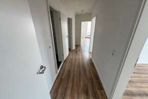 Traumhafte 4 Zimmer Wohnung mit Durchgangszimmer und großem Balkon am Martin Donandt Platz – Die vollständige Adresse der Immobilie erhältst du vom Anbieter., 27568 Mitte, Bremerhaven – Vorschaubild 7