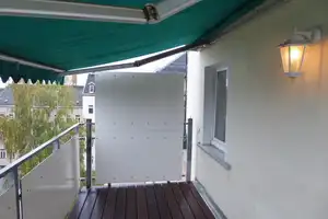Weitblick garaniert! - Großer Südbalkon an einer schönen 3-Raum im DG auf dem Sonnenberg – Sonnenstr. 78, 9130 Chemnitz – Vorschaubild 5
