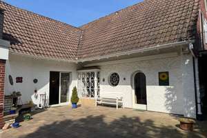 Elegante Villa mit großem Grundstück auf der Sentruper Höhe - Ein Filetstück in dieser Lage – Die vollständige Adresse der Immobilie erhältst du vom Anbieter., 48149 Sentrup, Münster – Vorschaubild 1