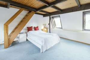 Einfamilienhaus mit Split‑Level‑Architektur in Hanglage am Bach – courtagefrei  – Die vollständige Adresse der Immobilie erhältst du vom Anbieter., 22339 Hummelsbüttel, Hamburg – Vorschaubild 16