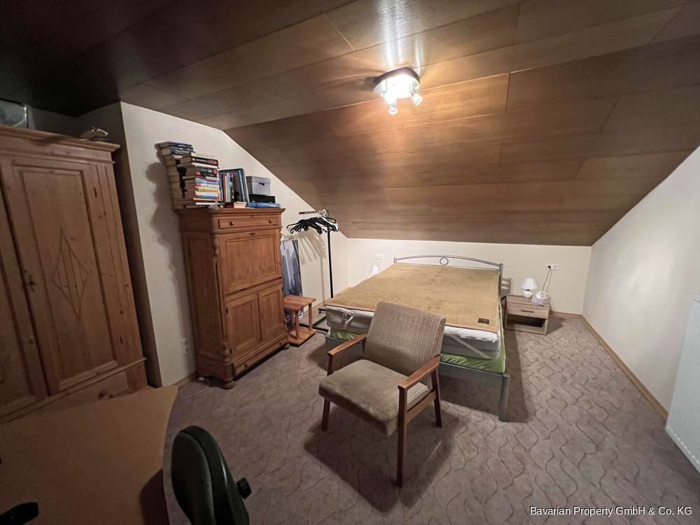 Immobilie in Grafenwiesen - Mehrfamilienhaus mit 5 Einheiten – teilvermietet, mit großem Grundstück - Bild 0