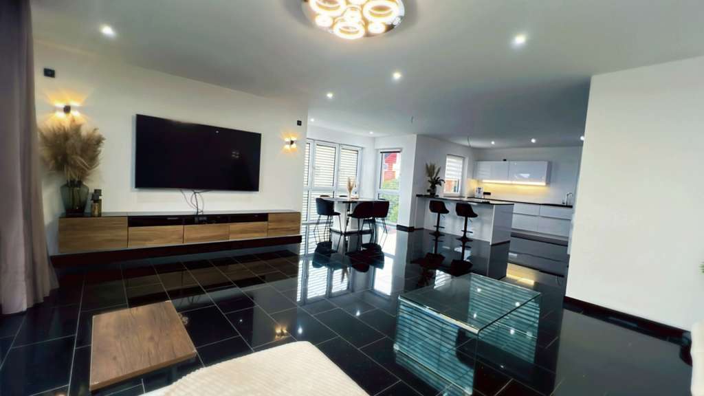 Immobilie in Forst - Gehobene 4 Zimmer Wohnung mit Balkon, Einbauküche und zwei Stellplätze  - Bild 2