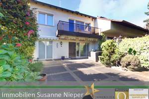 Bezaubernd in Solingen Gräfrath. Einfamilienhaus mit Terrasse, Teich und Garage.