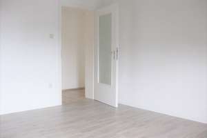 Für max. 2 Personen: weitläufige, helle Altbauwohnung im DG, 70 qm, Klimaanlage, Garten – Die vollständige Adresse der Immobilie erhältst du vom Anbieter., 46049 Alstaden-West, Oberhausen – Vorschaubild 2