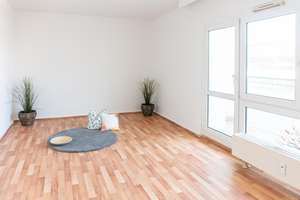 Große 2-Raum-Wohnung mit Balkon nahe Stadtpark – Stollberger Str. 41, 9119 Kapellenberg, Chemnitz – Vorschaubild 1