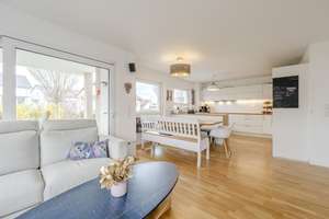 Traumhafte Gartenwohnung: 4 Zimmer, 2 Gärten, Südwestlage & TG-Stellplatz