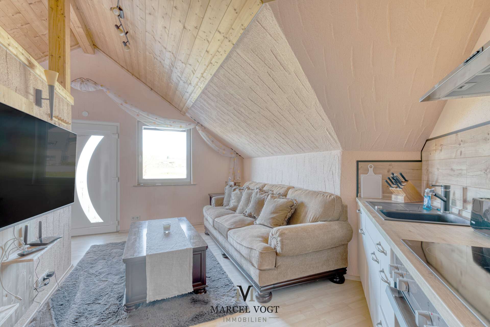 Immobilie in Hülben - Großes Familienhaus mit Premium-Ausstattung und Vermietungsoption - Bild 2