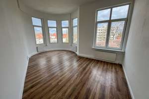 Traumhafte 4 Zimmer Wohnung mit Durchgangszimmer und großem Balkon am Martin Donandt Platz