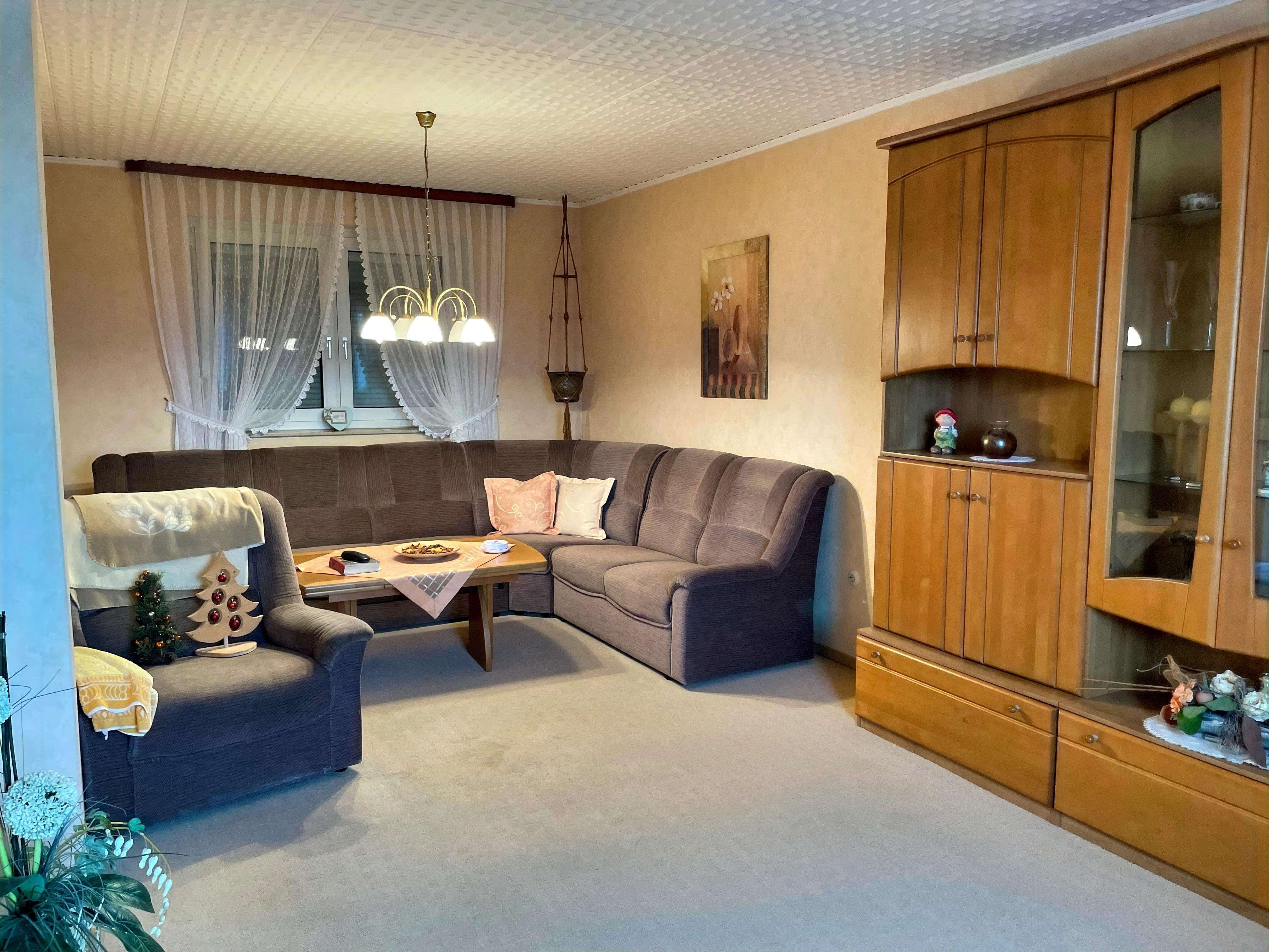 Immobilie in Feilitzsch - *6 Zimmer, 2 Küchen, große Garage* - Bild 1