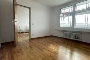Helle, ruhige 3-Zimmer-Wohnung mit Blick über München, Westbalkon, Glasfaser & Top-Anbindung zur U2 – Hansjakobstraße 115, 81825 Josephsburg, München – Vorschaubild 3