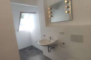 Modernisierte Dachgeschoss Wohnung Waldtrudering ohne Balkon – Tangastr. 51, 81827 Waldtrudering, München – Vorschaubild 5