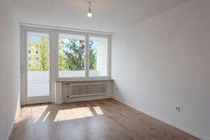 ILIEV IMMOBILIEN: Bezugsfreie 2-Zimmer-Wohnung mit zwei Südbalkonen und Aufzug in Milbertshofen – Die vollständige Adresse der Immobilie erhältst du vom Anbieter., 80937 Am Hart, München – Vorschaubild 2