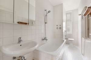 Zwei Balkone, viel Licht und Ruhe – bezugsfreie 3 Zimmer in Charlottenburg – Die vollständige Adresse der Immobilie erhältst du vom Anbieter., 10589 Charlottenburg, Berlin – Vorschaubild 6
