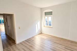 Helle 2-Zimmer-Altbauwohnung mit modernem Bad - Wanne & Dusche – 1705 Freital – Vorschaubild 5