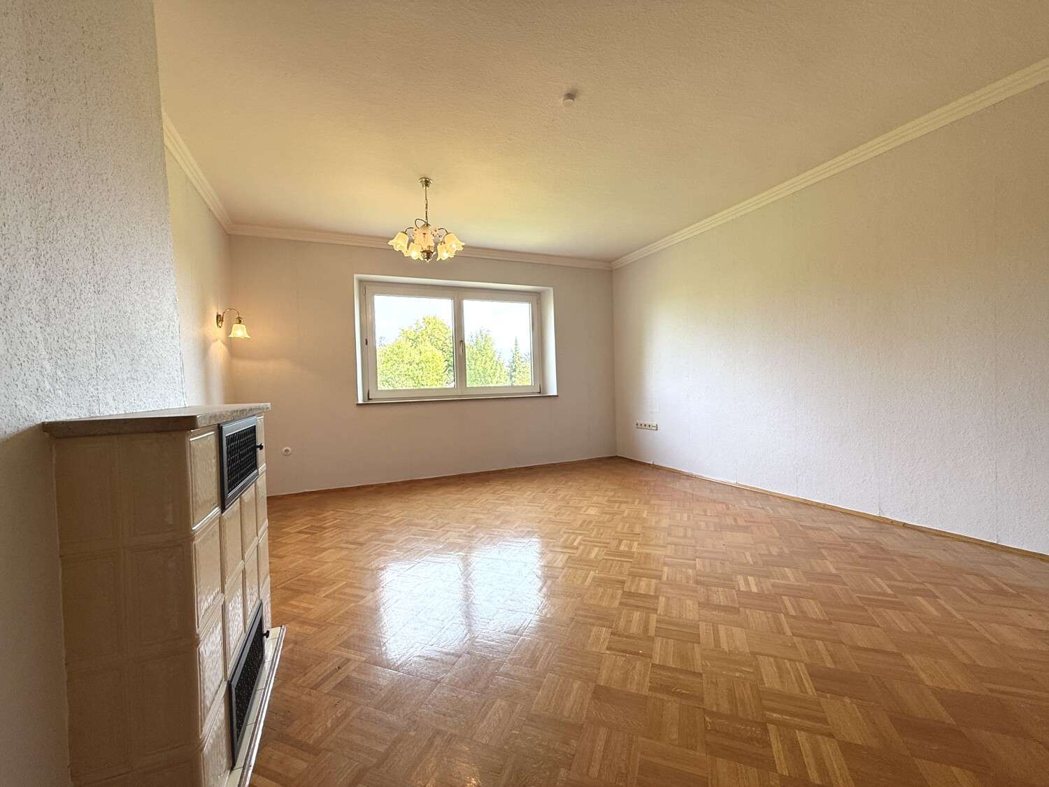 Immobilie in Tapfheim - Gepflegtes und charmantes Einfamilienhaus mit weitläufigem Garten - Bild 3