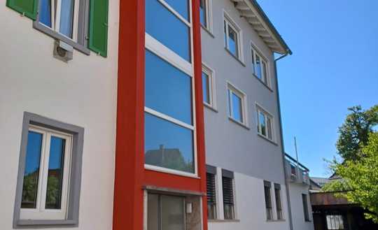 Hochwertige, seenahe 3- Zimmer Stadtwohnung mit großer Terrasse im 1. OG