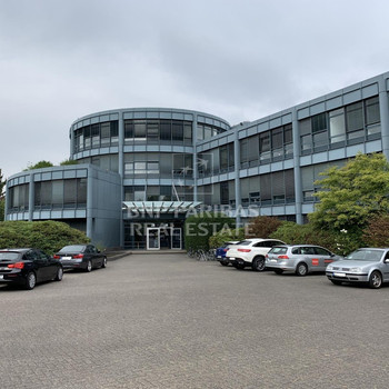 Solitäres Bürogebäude mit Campus-Charakter und exklusiver Nutzerstruktur