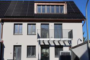 Frisch renoviertes Reiheneckhaus mit viel Platz, offenen Räumen, großem Garten, Terrassen und Balkon – Die vollständige Adresse der Immobilie erhältst du vom Anbieter., 80689 Blumenau, München – Vorschaubild 1