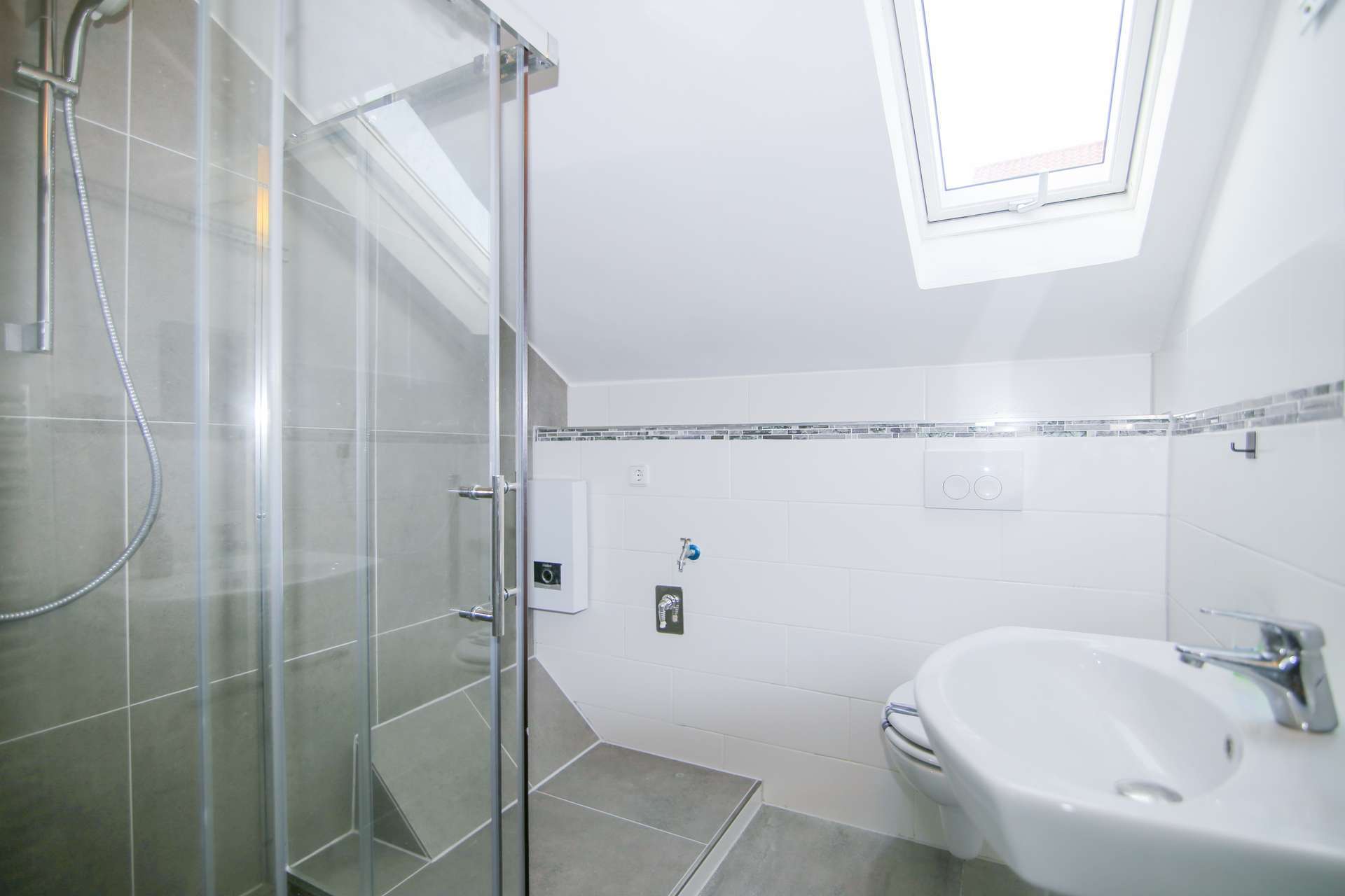 Immobilie in Mülheim an der Ruhr - Vollvermietetes Wohn-& Geschäftshaus ca.432m² in Mülheim-Broich Kapitalanlage Nettorendite von 5,82% - Bild 2