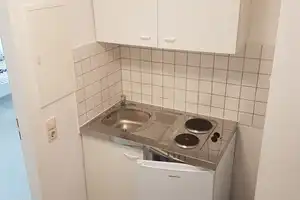 helle teilmöblierte 1-Zimmer-EG Wohnung mit großem Balkon in der Sanderau – Königsberger Straße 20, 97072 Würzburg – Vorschaubild 10