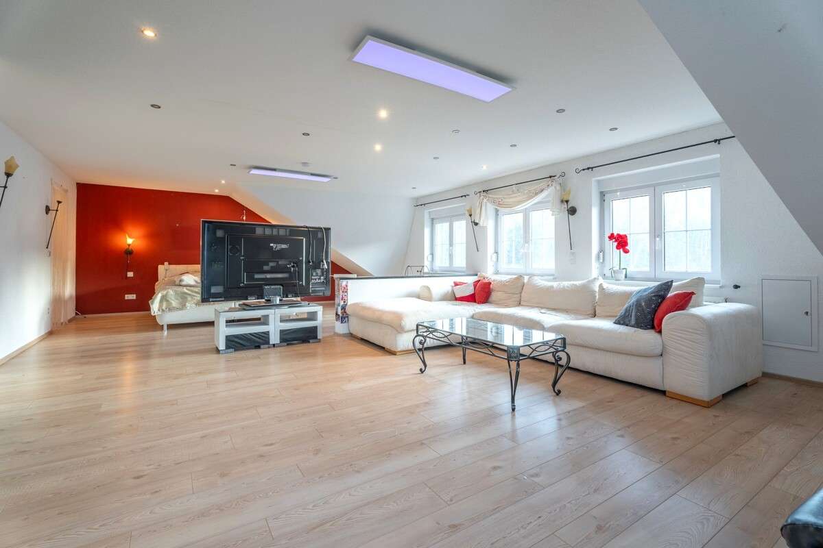 Immobilie in Eigeltingen - Zwei Generationen unter einem Dach – ein Zuhause mit Geschichte und Zukunft - Bild 2