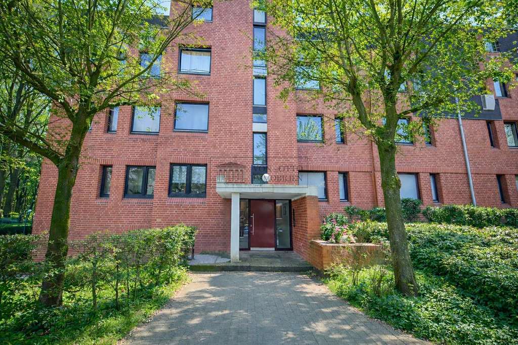 Immobilie in Ahrensburg - NUR 2,4 % Provision !!! Wohntraum in herrlicher Ruhe - Bild 0