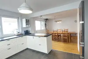 Attraktives, renoviertes Einfamilienhaus auf großzügigem Grundstück – Ihr neues Zuhause wartet!“ – Aichach-Friedberg (Kreis) – Vorschaubild 2