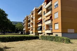 4-Zimmer-Wohnung mit Balkon und zwei Stellplätzen in Frankfurt-Nied