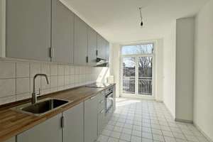 2 Zimmer Wohnung mit EBK! und  Balkon in Schloßchemnitz