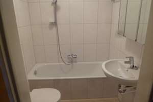 Gepflegte Hochparterre-Wohnung mit drei Zimmern und Balkon in Mainz – Die vollständige Adresse der Immobilie erhältst du vom Anbieter., 55128 Bretzenheim, Mainz – Vorschaubild 5